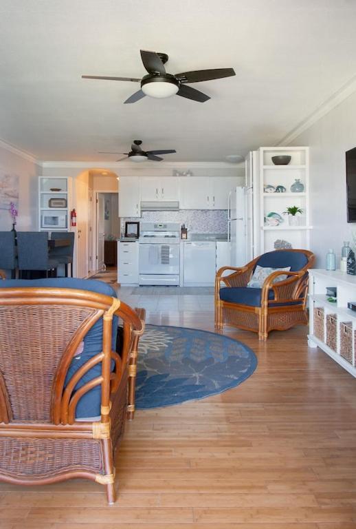 Апартаменты Molokai Island Retreat With Beautiful Ocean Views And Pool - Newly Remodeled! Ualapue Экстерьер фото