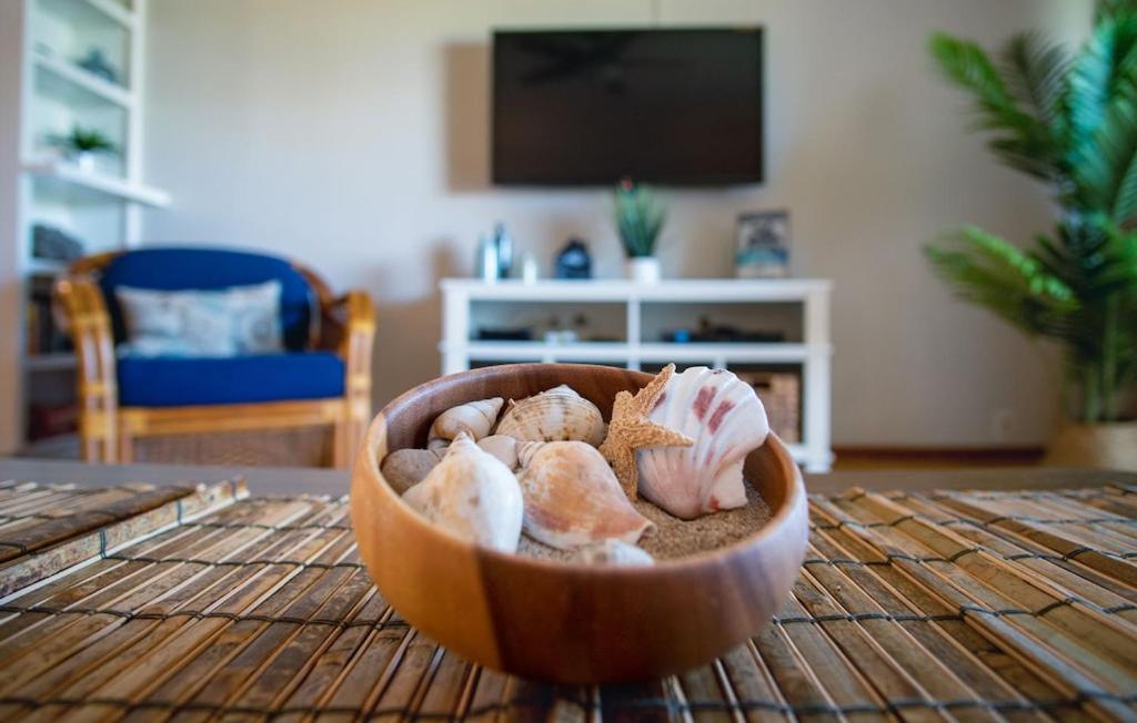 Апартаменты Molokai Island Retreat With Beautiful Ocean Views And Pool - Newly Remodeled! Ualapue Экстерьер фото