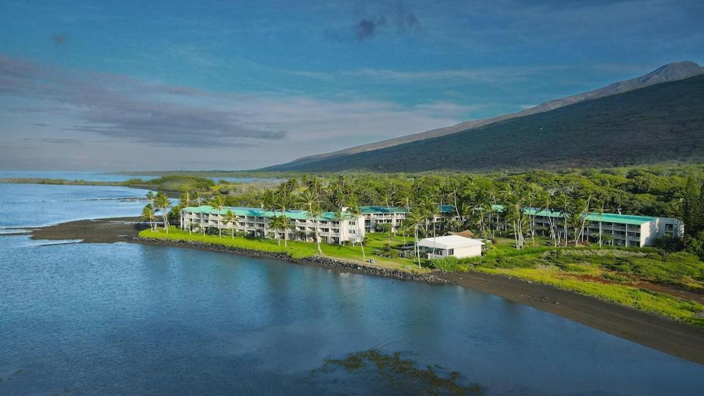 Апартаменты Molokai Island Retreat With Beautiful Ocean Views And Pool - Newly Remodeled! Ualapue Экстерьер фото